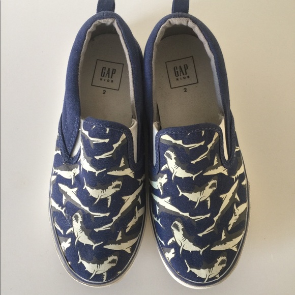 gap canvas shoes